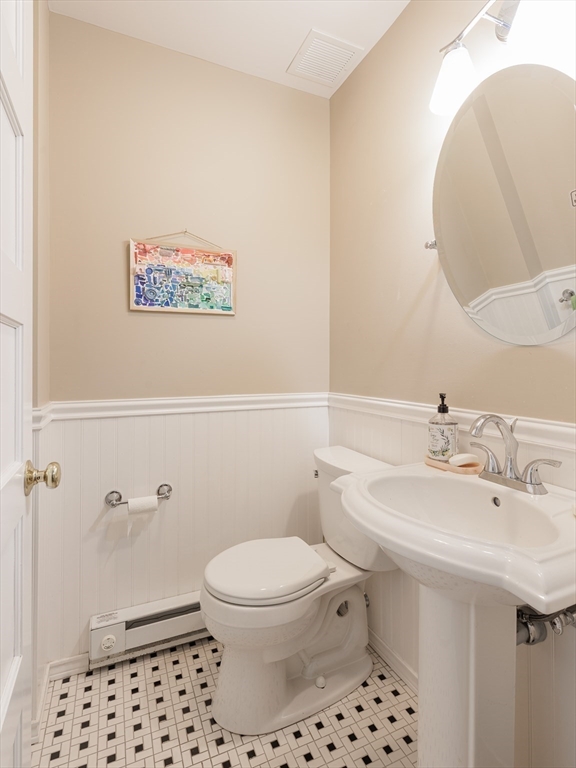 2 bed, 1 bath apartment for rent at 13 Oxford Ave Unit 13, Belmont — photo 16 of 32