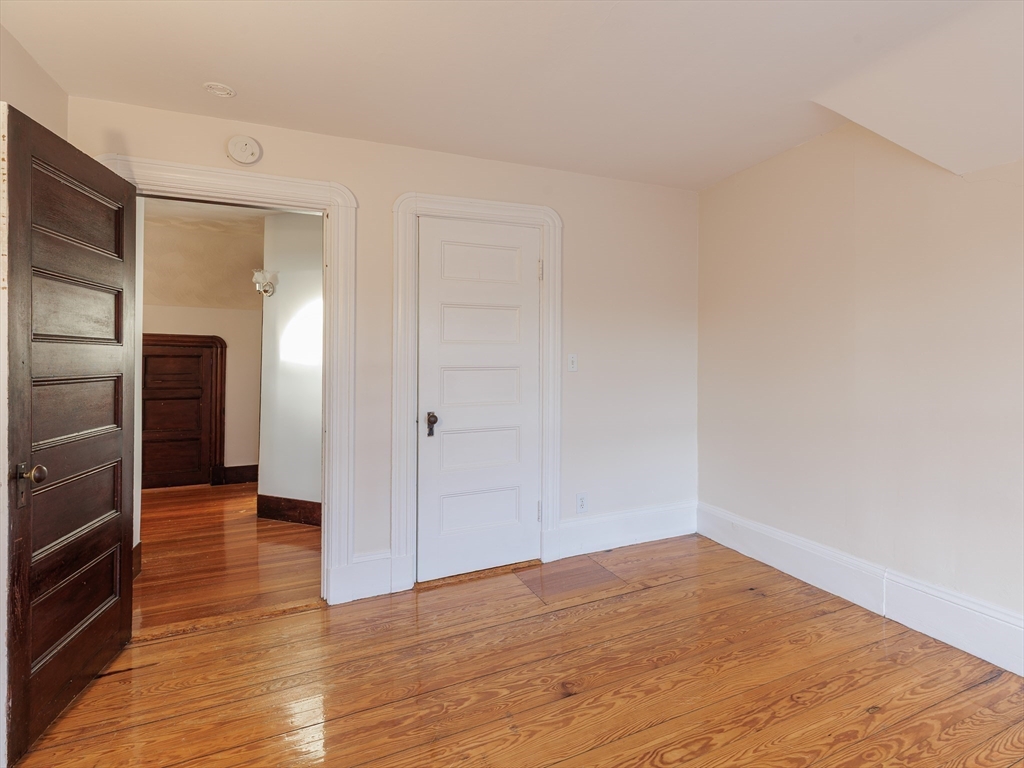2 bed, 1 bath apartment for rent at 13 Oxford Ave Unit 13, Belmont — photo 28 of 32