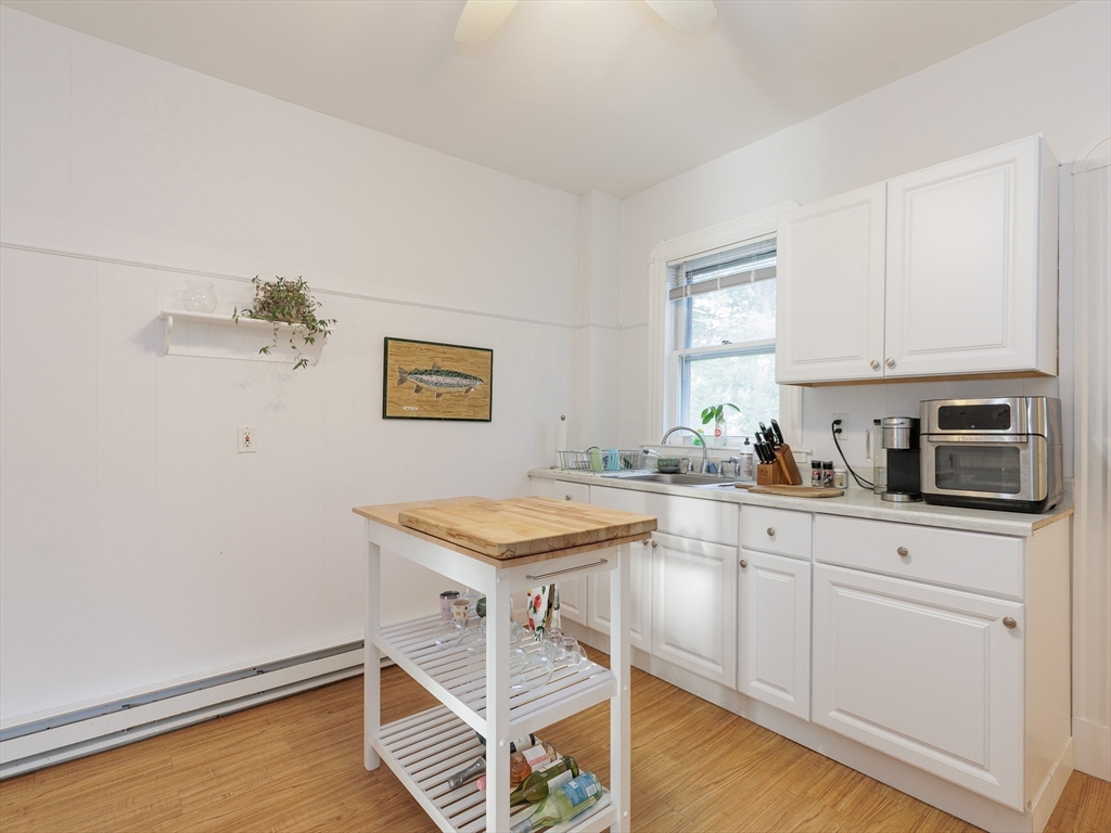 2 bed, 1 bath apartment for rent at 13 Oxford Ave Unit 13, Belmont — photo 12 of 32