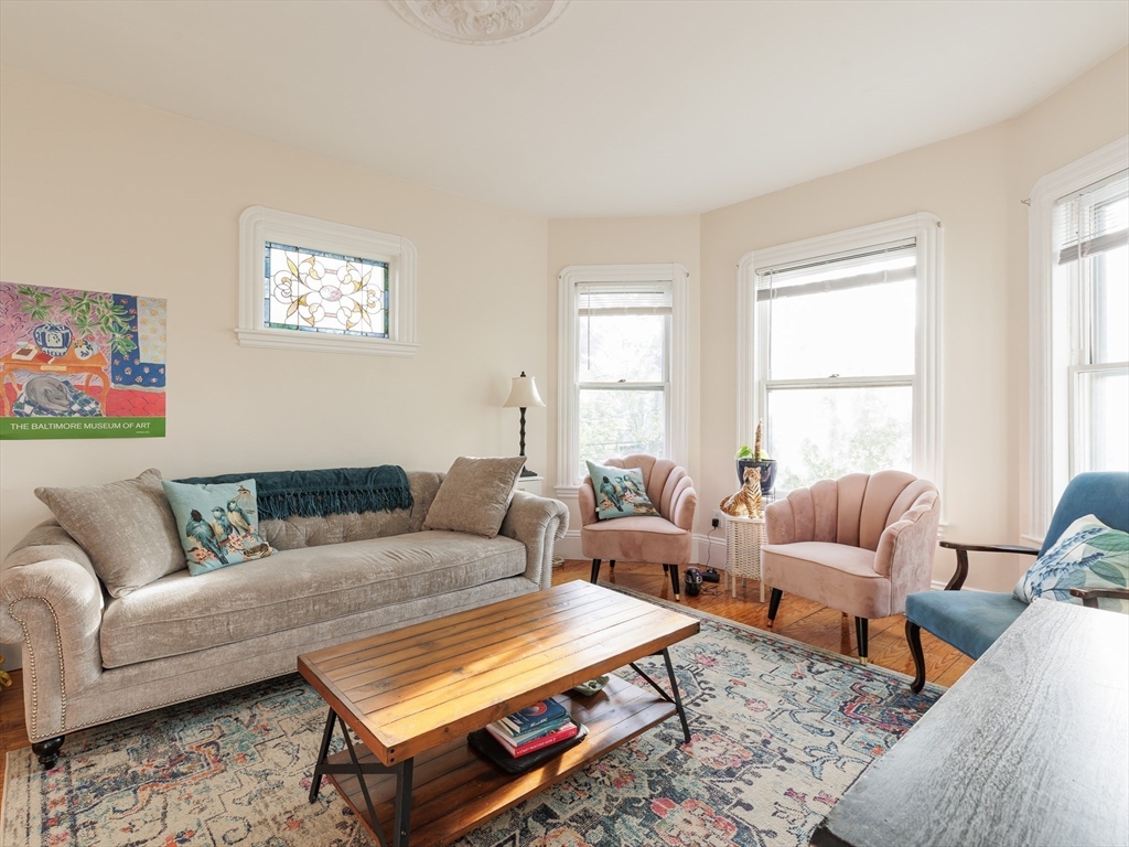 2 bed, 1 bath apartment for rent at 13 Oxford Ave Unit 13, Belmont — photo 5 of 32