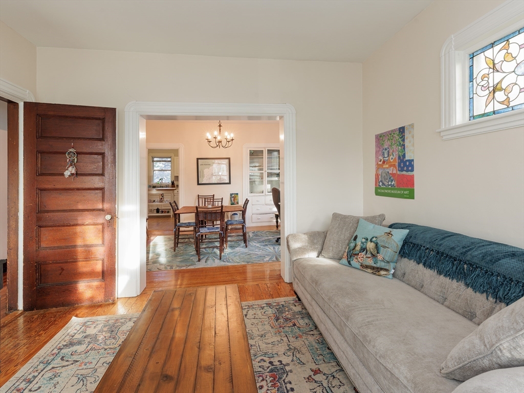 2 bed, 1 bath apartment for rent at 13 Oxford Ave Unit 13, Belmont — photo 6 of 32