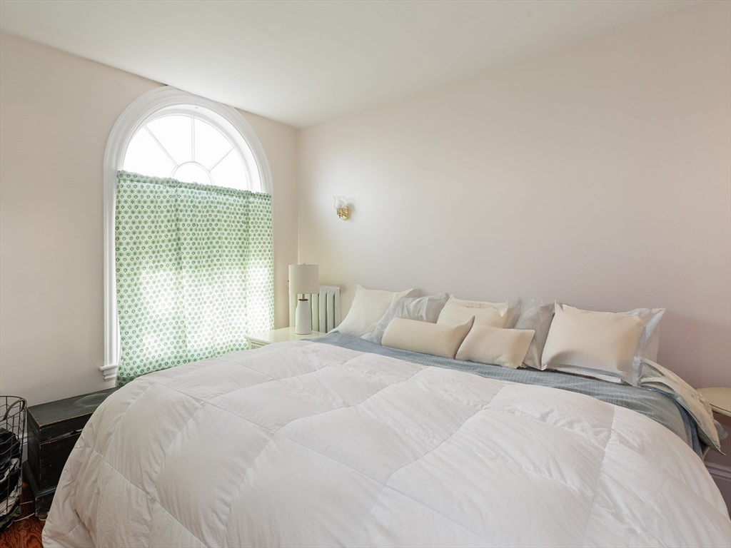 2 bed, 1 bath apartment for rent at 13 Oxford Ave Unit 13, Belmont — photo 25 of 32