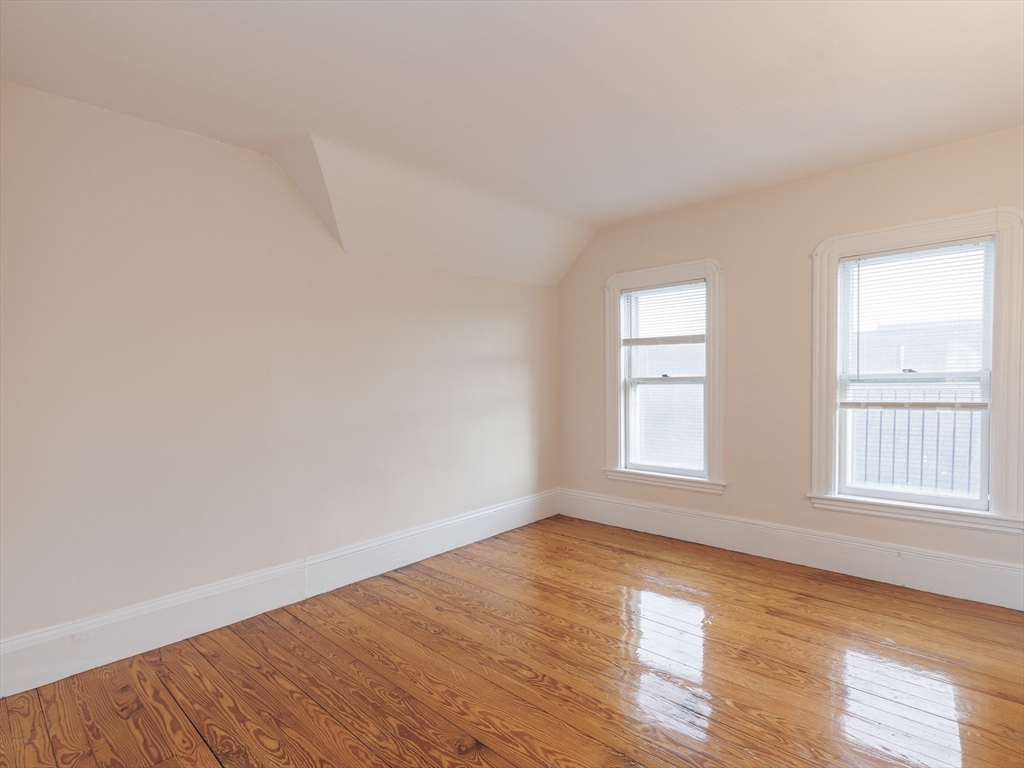 2 bed, 1 bath apartment for rent at 13 Oxford Ave Unit 13, Belmont — photo 27 of 32