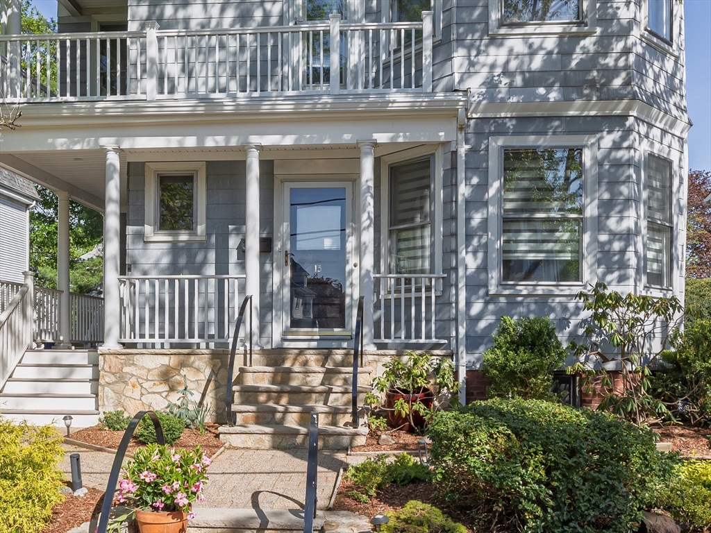 2 bed, 1 bath apartment for rent at 13 Oxford Ave Unit 13, Belmont — photo 1 of 32