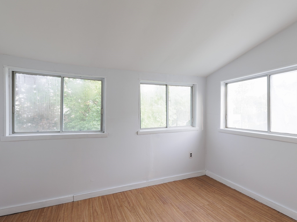 2 bed, 1 bath apartment for rent at 13 Oxford Ave Unit 13, Belmont — photo 17 of 32