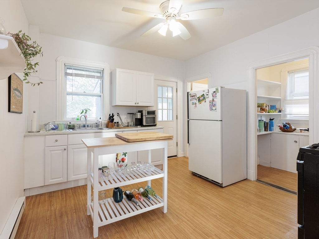 2 bed, 1 bath apartment for rent at 13 Oxford Ave Unit 13, Belmont — photo 10 of 32