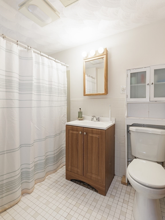2 bed, 1 bath apartment for rent at 13 Oxford Ave Unit 13, Belmont — photo 23 of 32