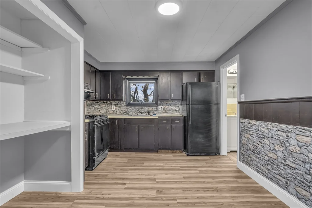 2 bed, 1 bath apartment for rent at 13 Pacific St Unit 1, Fitchburg — photo 11 of 14