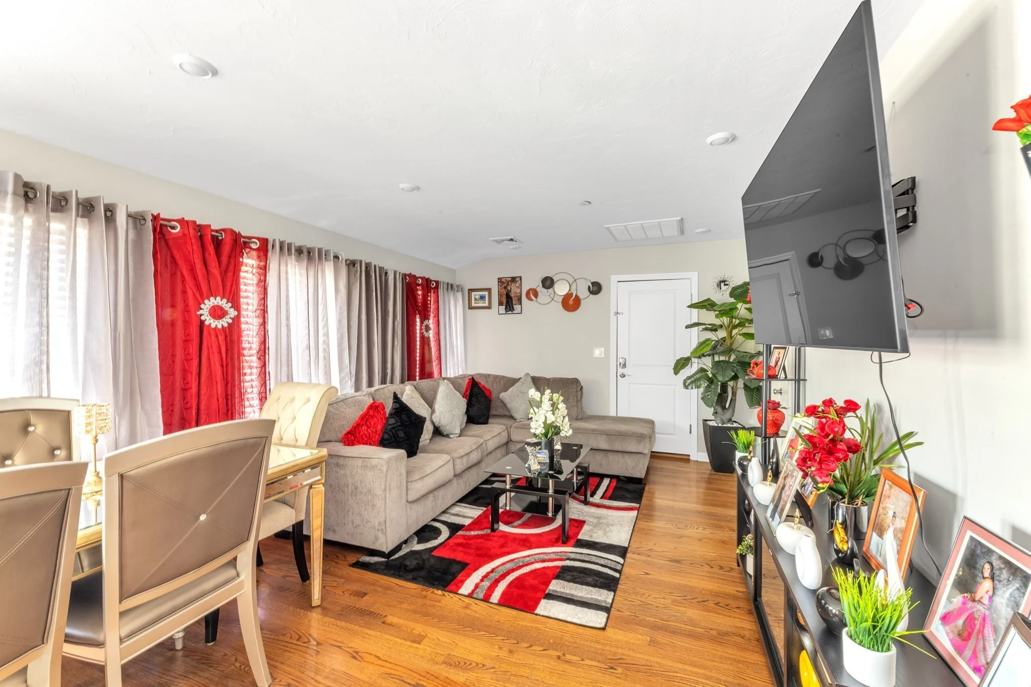 3 bed, 1 bath apartment for rent at 13 Pierce St Unit 2, Hyde Park — photo 3 of 10