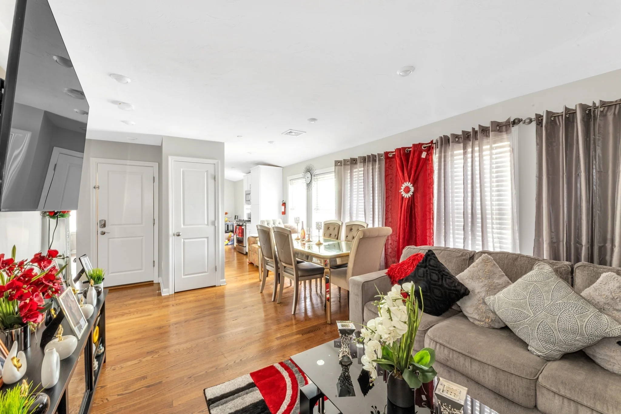 3 bed, 1 bath apartment for rent at 13 Pierce St Unit 2, Hyde Park — photo 2 of 10