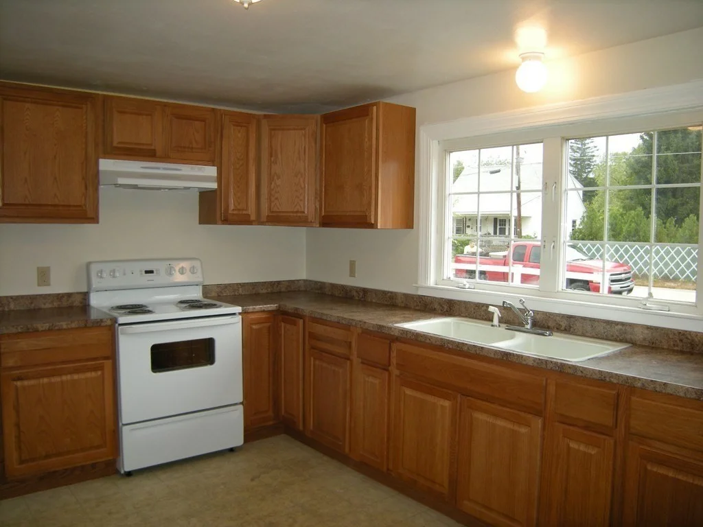 3 bed, 1 bath apartment for rent at 13 Pine St, Templeton — photo 3 of 7