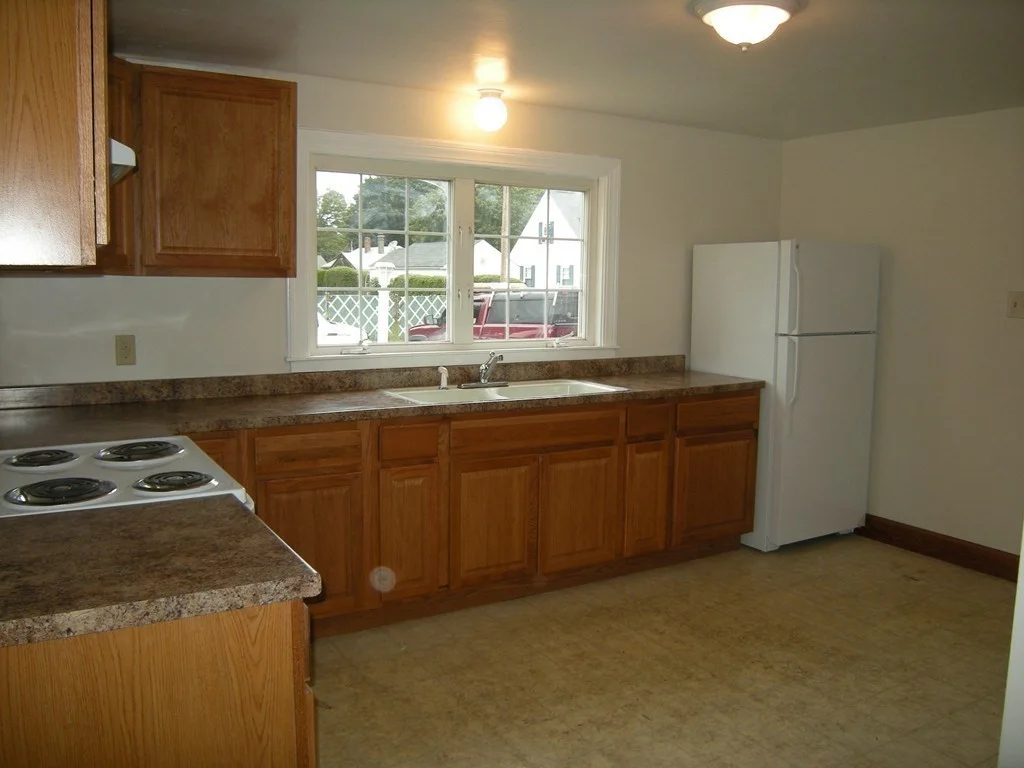 3 bed, 1 bath apartment for rent at 13 Pine St, Templeton — photo 2 of 7