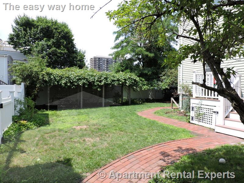 Studio bed, 1 bath apartment for rent at 13 Pleasant St Unit 1R, Central Square — photo 2 of 6