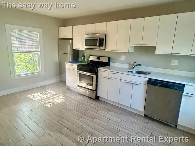 2 bed, 1 bath apartment for rent at 13 Pleasant St Unit 2, Central Square — photo 2 of 13