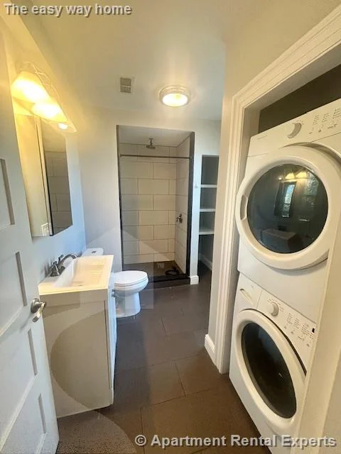 2 bed, 1 bath apartment for rent at 13 Pleasant St Unit 2, Central Square — photo 9 of 13