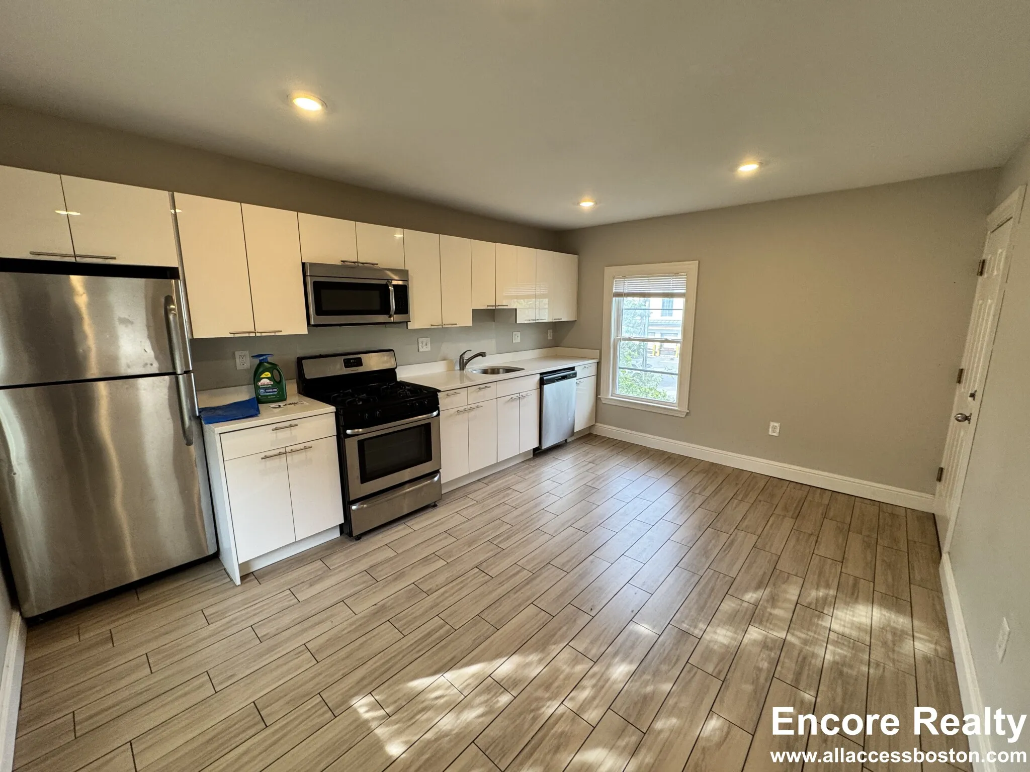 2 bed, 1 bath apartment for rent at 13 Pleasant St Unit 2M, Central Square — photo 2 of 22