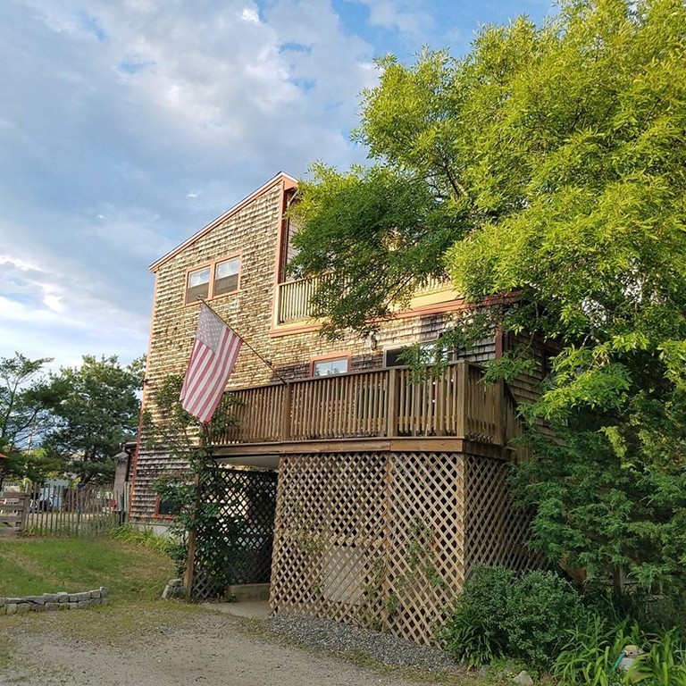 3 bed, 1 bath apartment for rent at 13 Plum Island Tpk Unit A, Plum Island — photo 3 of 30