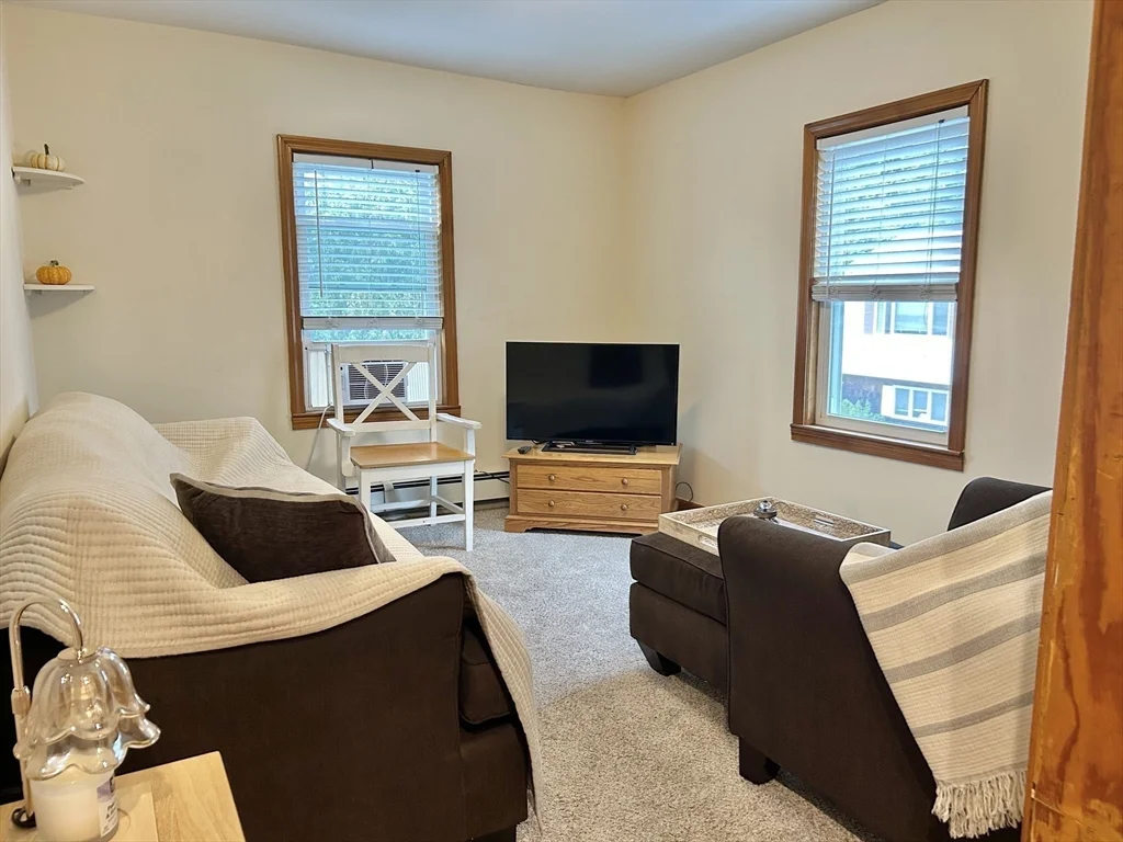 3 bed, 1 bath apartment for rent at 13 Princeton St Unit 2, Powder House Square — photo 4 of 7