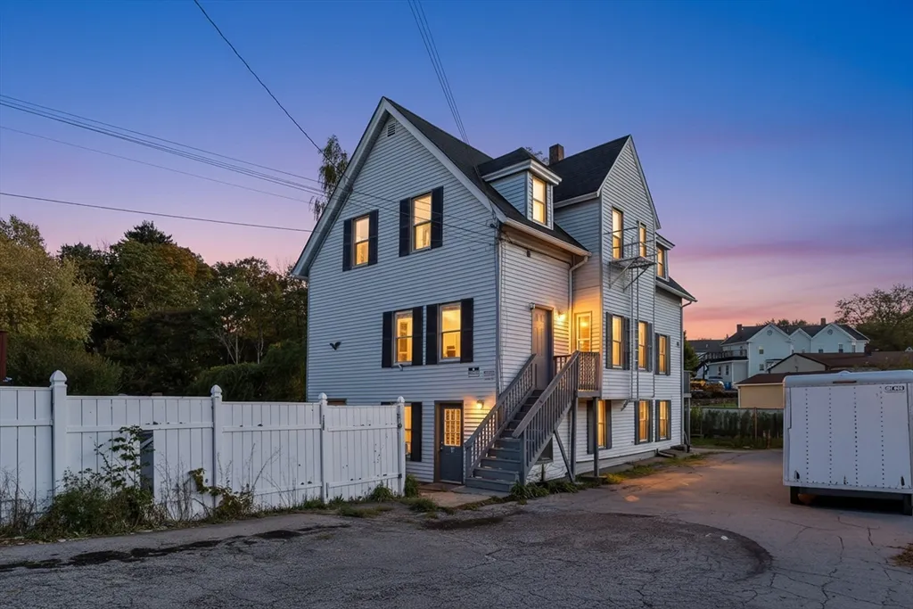 3 bed, 1 bath apartment for rent at 13-R Plain St Unit 2, Taunton — photo 1 of 21