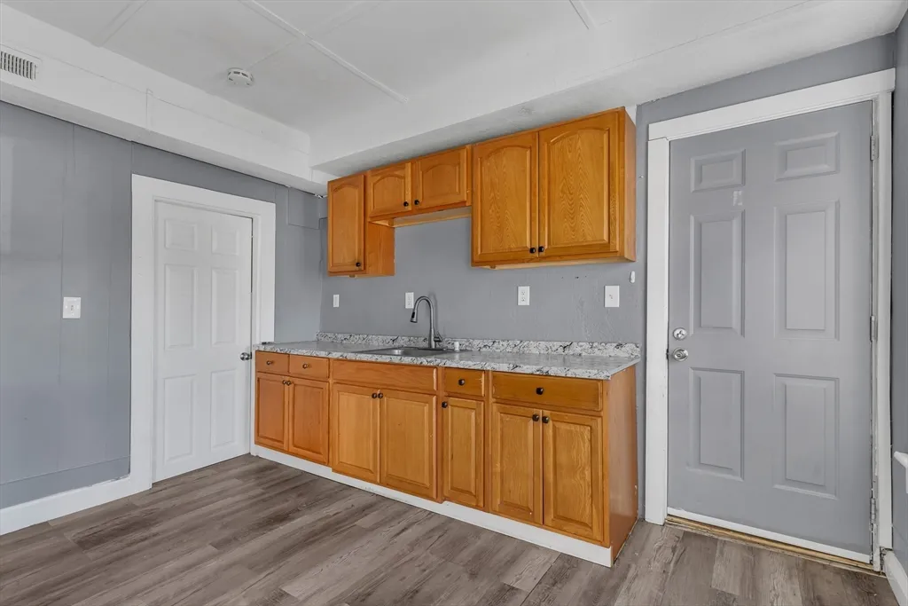3 bed, 1 bath apartment for rent at 13-R Plain St Unit 2, Taunton — photo 3 of 21