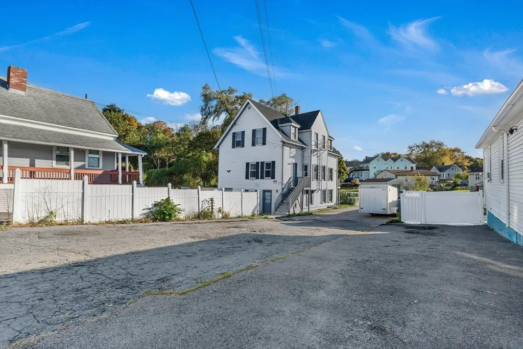 3 bed, 1 bath apartment for rent at 13-R Plain St Unit 2, Taunton — photo 20 of 21