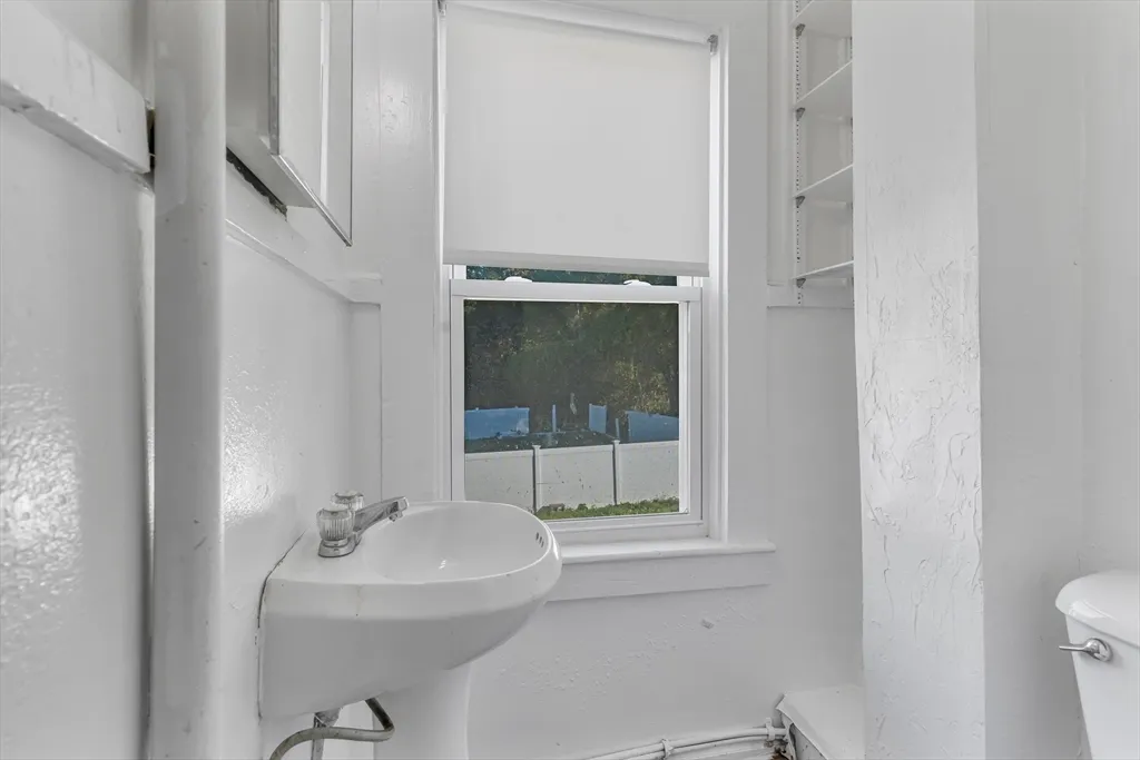 3 bed, 1 bath apartment for rent at 13-R Plain St Unit 2, Taunton — photo 10 of 21
