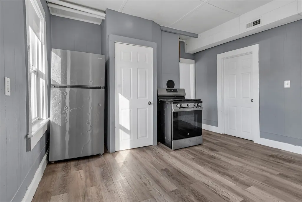3 bed, 1 bath apartment for rent at 13-R Plain St Unit 2, Taunton — photo 4 of 21