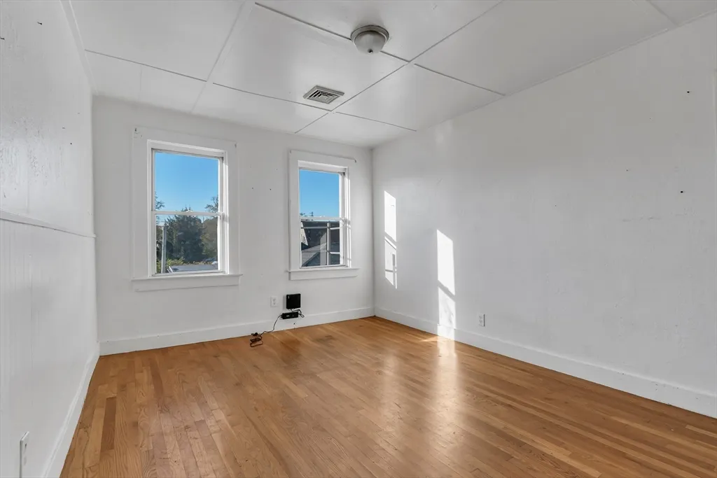 3 bed, 1 bath apartment for rent at 13-R Plain St Unit 3, Taunton — photo 5 of 19