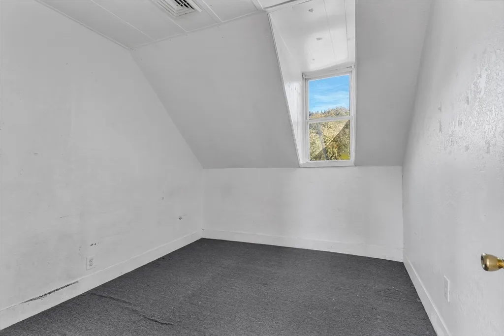 3 bed, 1 bath apartment for rent at 13-R Plain St Unit 3, Taunton — photo 11 of 19