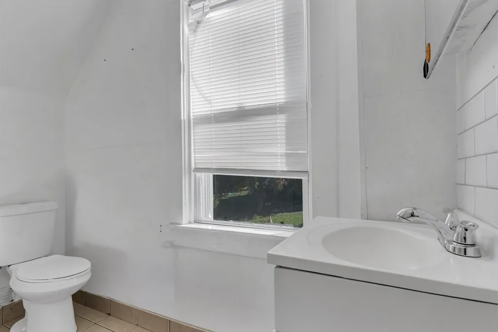 3 bed, 1 bath apartment for rent at 13-R Plain St Unit 3, Taunton — photo 16 of 19