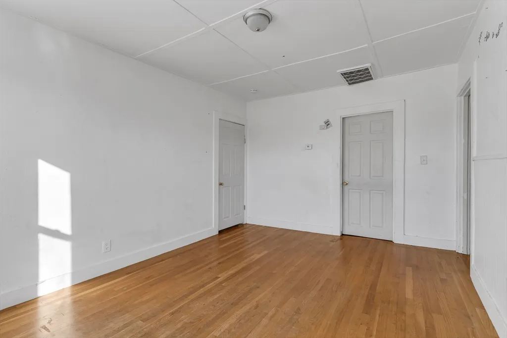 3 bed, 1 bath apartment for rent at 13-R Plain St Unit 3, Taunton — photo 6 of 19