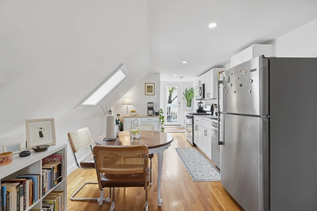 1 bed, 1 bath apartment for rent at 13 Roy St Unit 3, Swampscott — photo 9 of 26