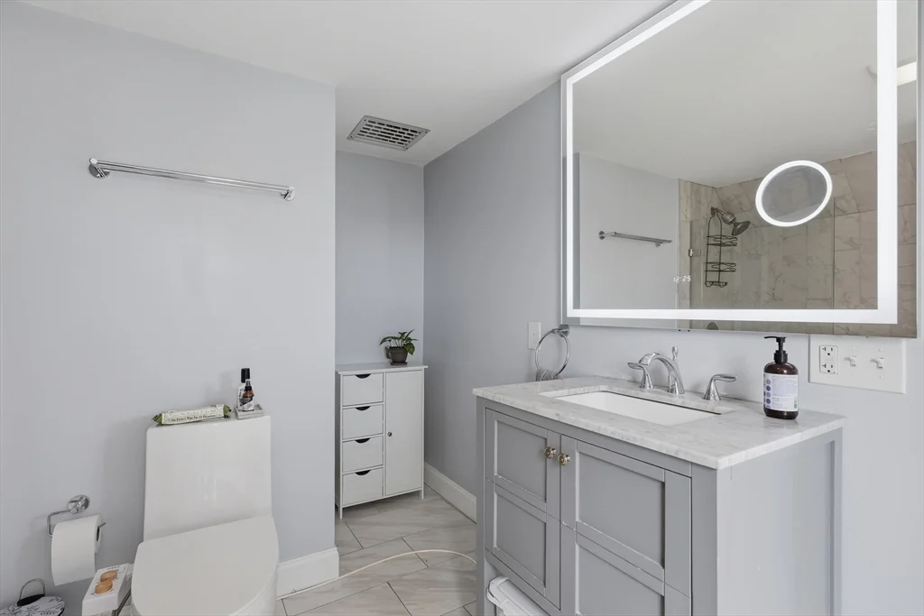 1 bed, 1 bath apartment for rent at 13 Roy St Unit 3, Swampscott — photo 23 of 26