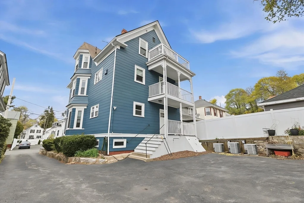 1 bed, 1 bath apartment for rent at 13 Roy St Unit 3, Swampscott — photo 3 of 26