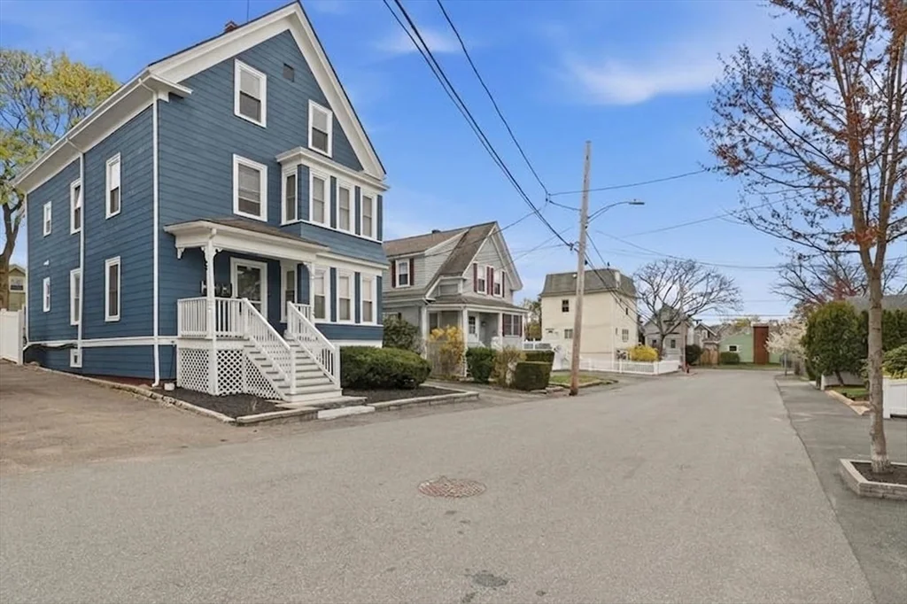1 bed, 1 bath apartment for rent at 13 Roy St Unit 3, Swampscott — photo 2 of 26