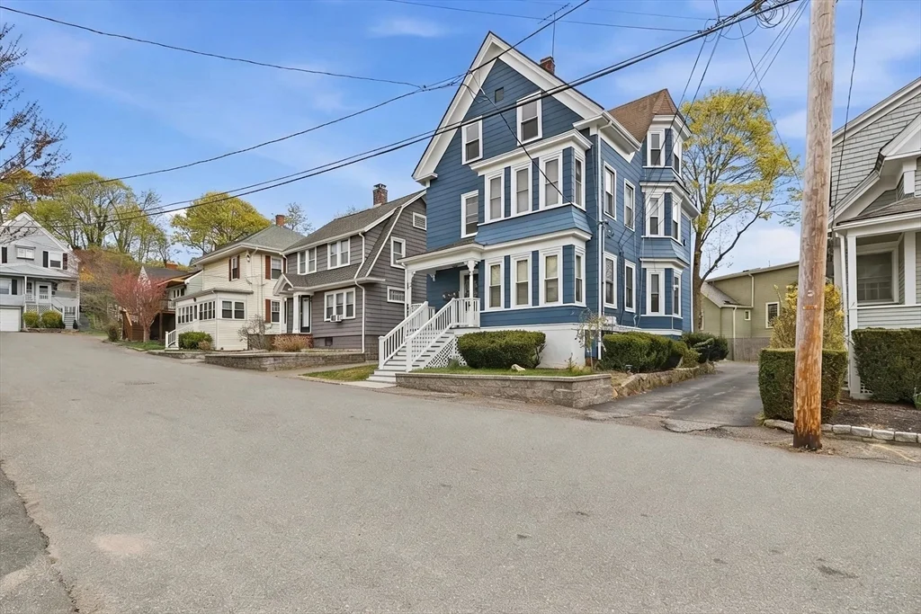 1 bed, 1 bath apartment for rent at 13 Roy St Unit 3, Swampscott — photo 4 of 26