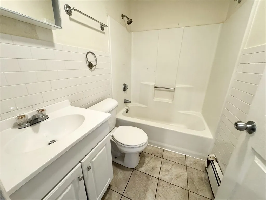 3 bed, 1 bath apartment for rent at 13 Ruggles Unit 1, Roxbury — photo 7 of 7
