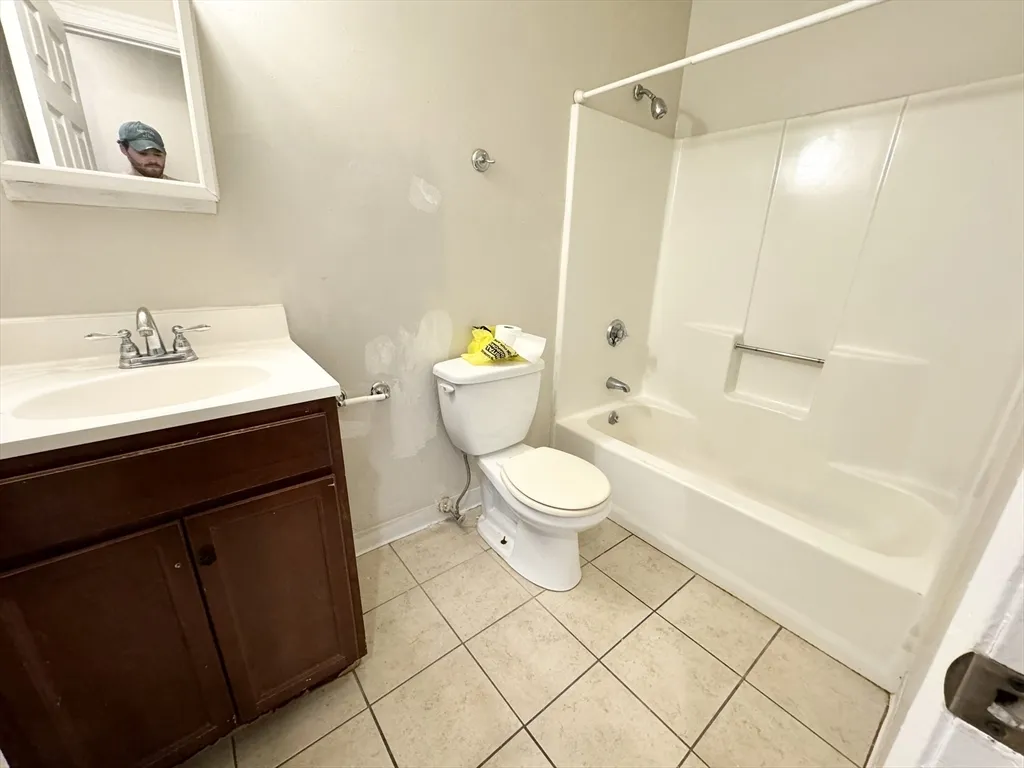 2 bed, 1 bath apartment for rent at 13 Ruggles Unit 2, Roxbury — photo 7 of 7