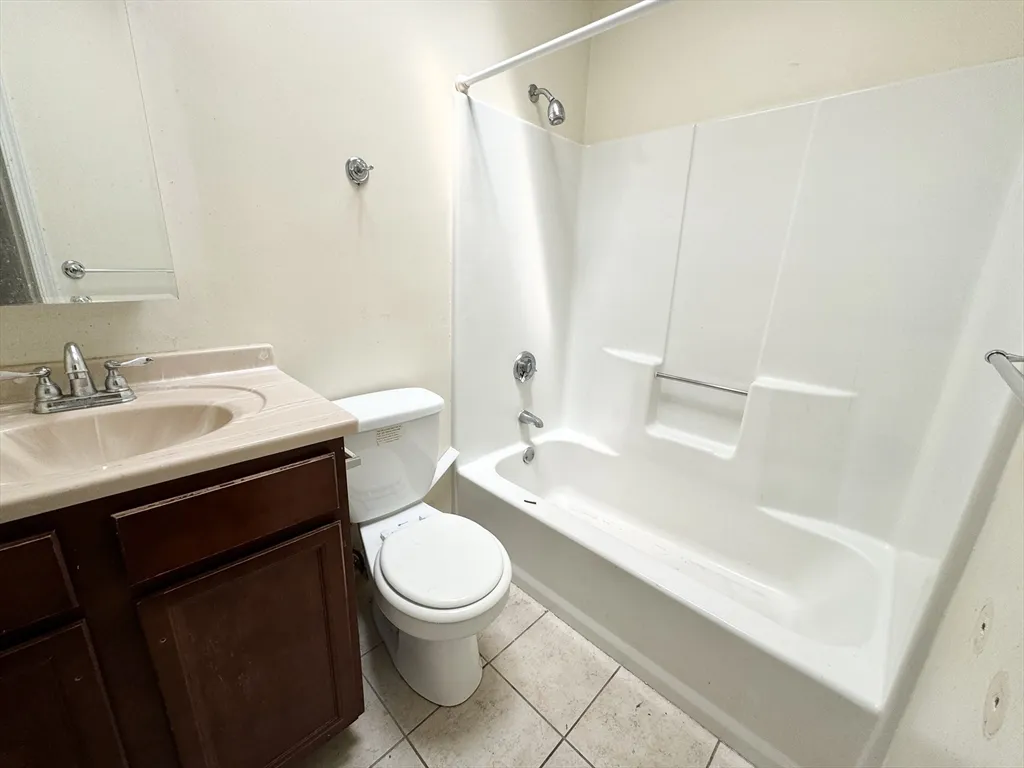 2 bed, 1 bath apartment for rent at 13 Ruggles Unit 4, Roxbury — photo 7 of 7