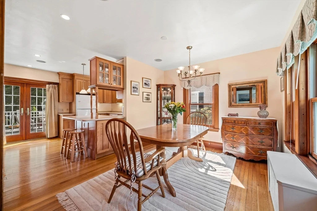 4 bed, 1 bath apartment for rent at 13 Sapphire Rd, Marblehead — photo 13 of 36