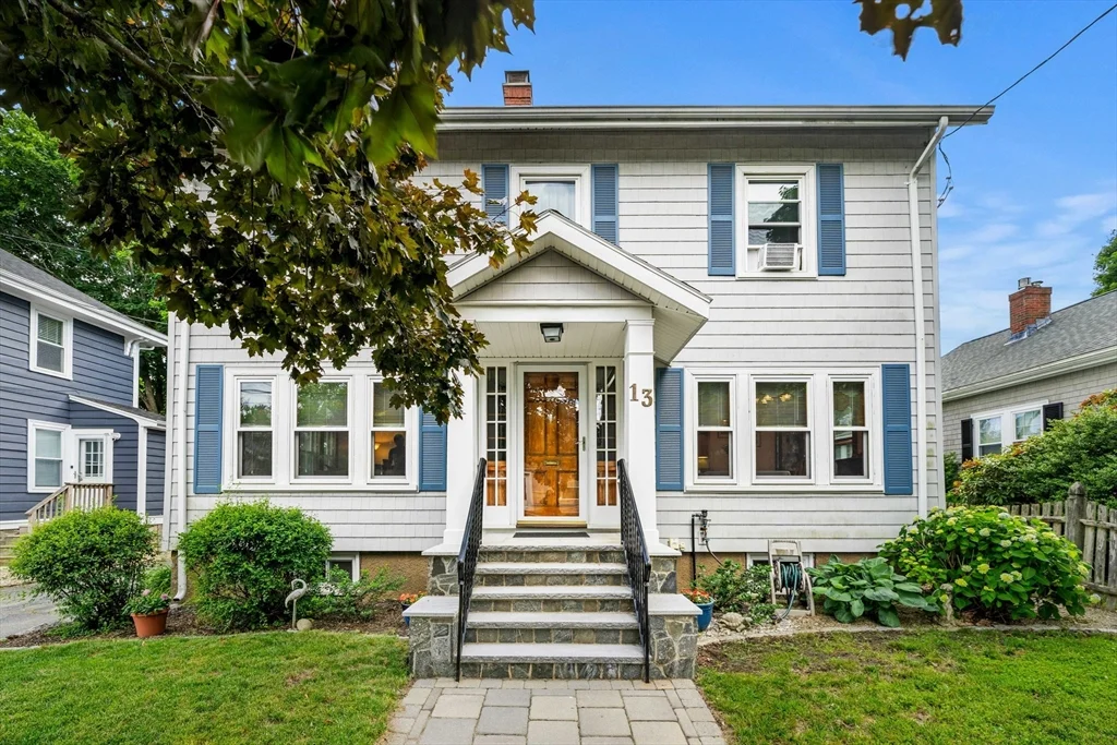 4 bed, 1 bath apartment for rent at 13 Sapphire Rd, Marblehead — photo 2 of 36