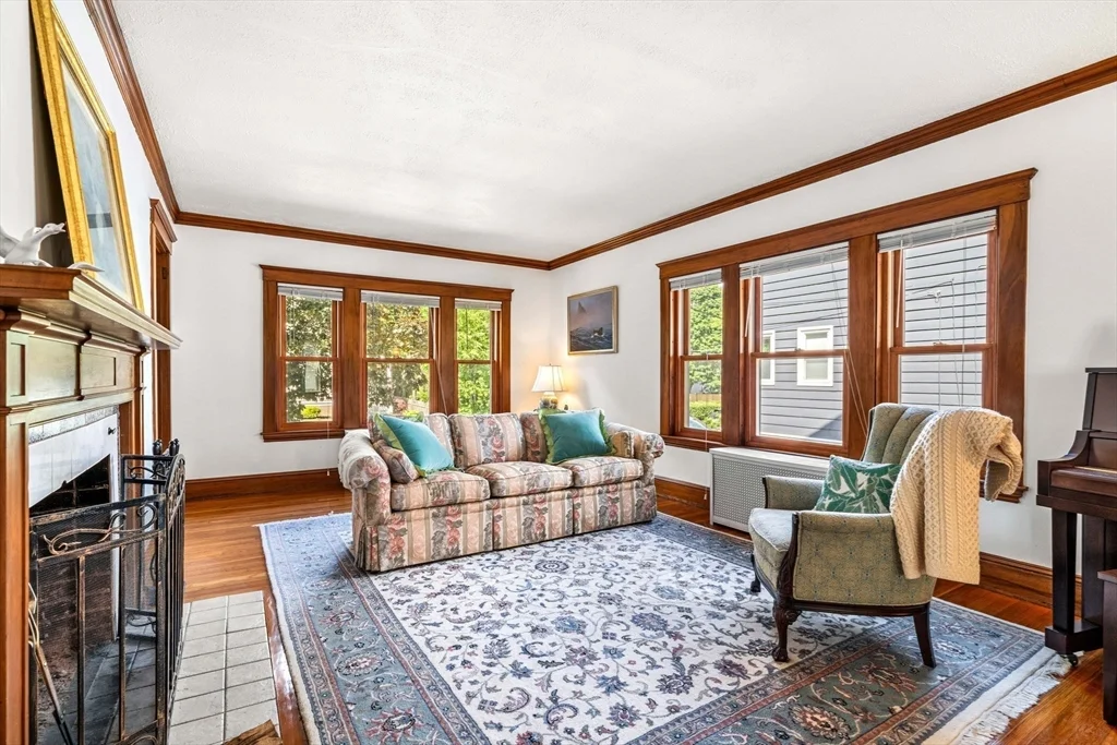 4 bed, 1 bath apartment for rent at 13 Sapphire Rd, Marblehead — photo 8 of 36