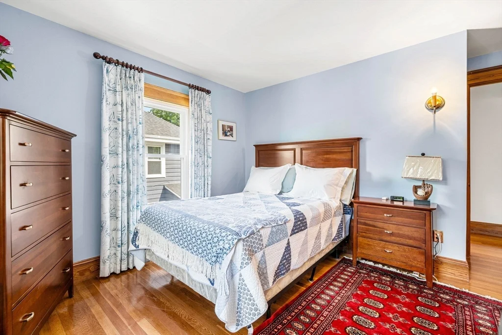 4 bed, 1 bath apartment for rent at 13 Sapphire Rd, Marblehead — photo 22 of 36