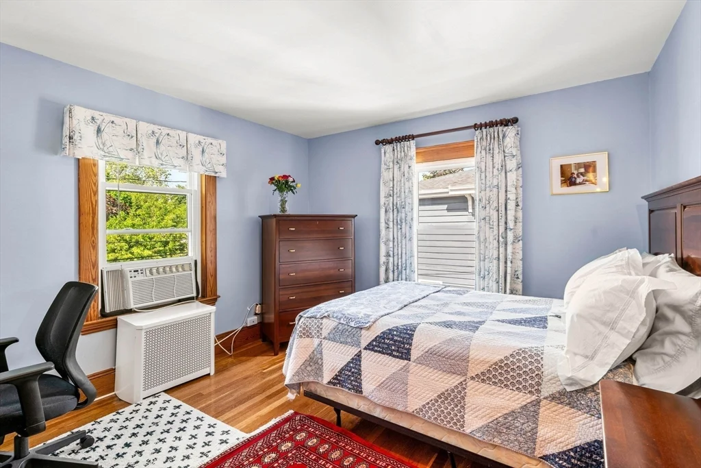 4 bed, 1 bath apartment for rent at 13 Sapphire Rd, Marblehead — photo 24 of 36