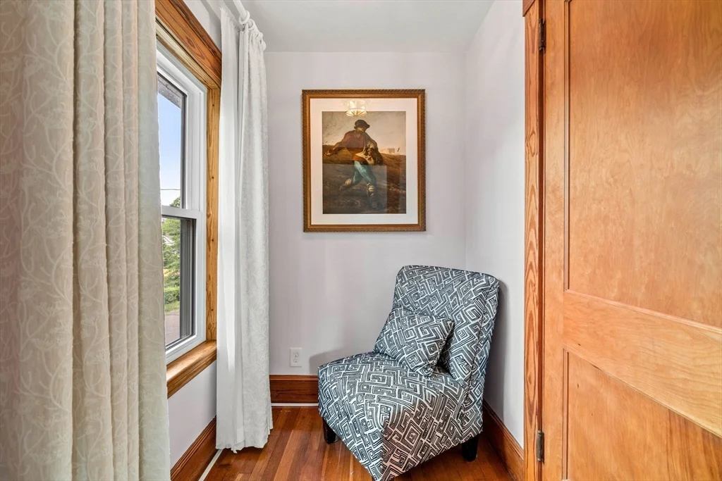 4 bed, 1 bath apartment for rent at 13 Sapphire Rd, Marblehead — photo 25 of 36