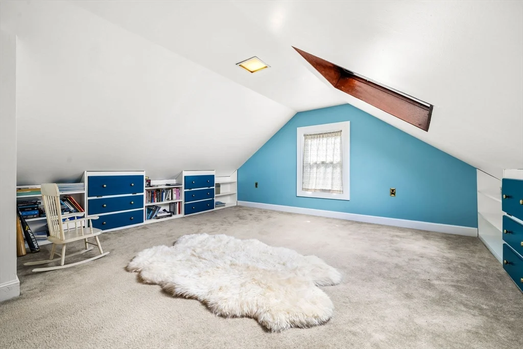 4 bed, 1 bath apartment for rent at 13 Sapphire Rd, Marblehead — photo 30 of 36
