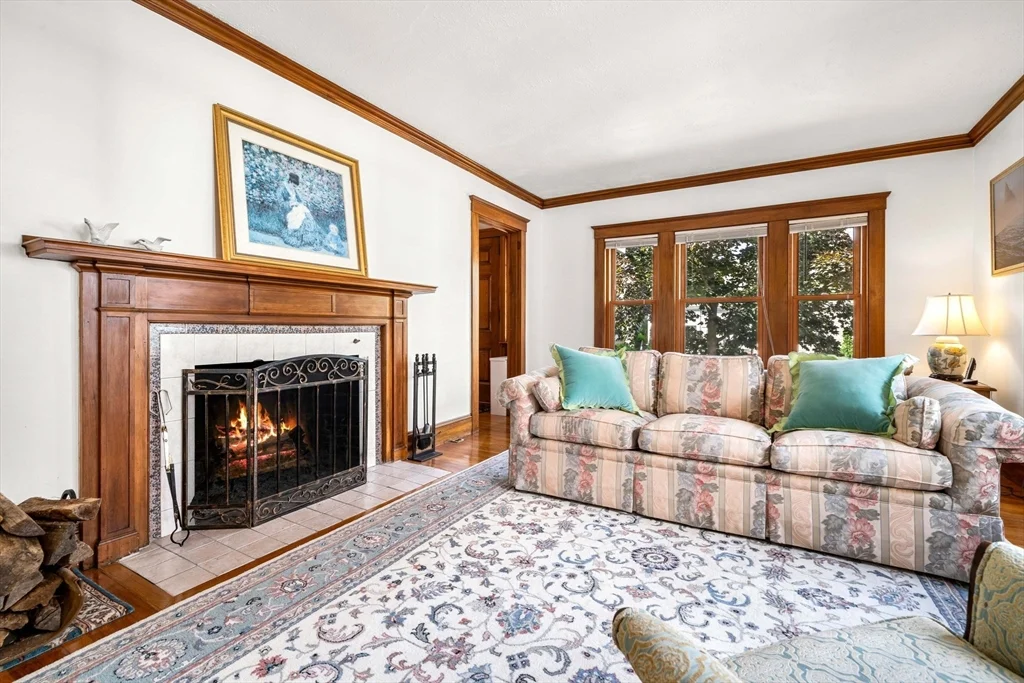 4 bed, 1 bath apartment for rent at 13 Sapphire Rd, Marblehead — photo 7 of 36