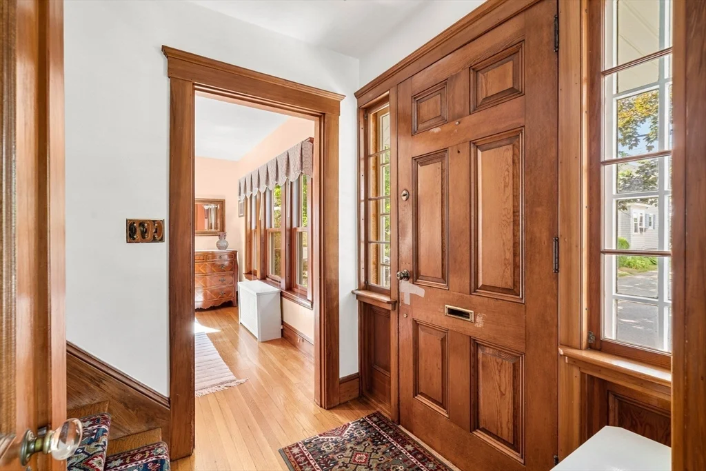 4 bed, 1 bath apartment for rent at 13 Sapphire Rd, Marblehead — photo 6 of 36
