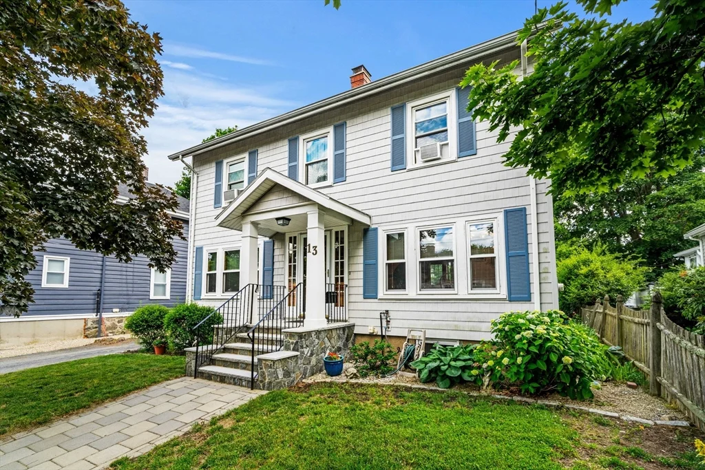 4 bed, 1 bath apartment for rent at 13 Sapphire Rd, Marblehead — photo 1 of 36