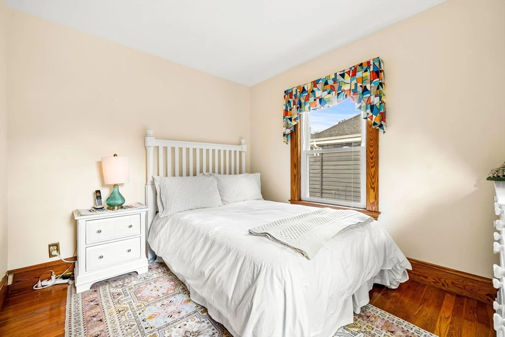 4 bed, 1 bath apartment for rent at 13 Sapphire Rd, Marblehead — photo 28 of 36